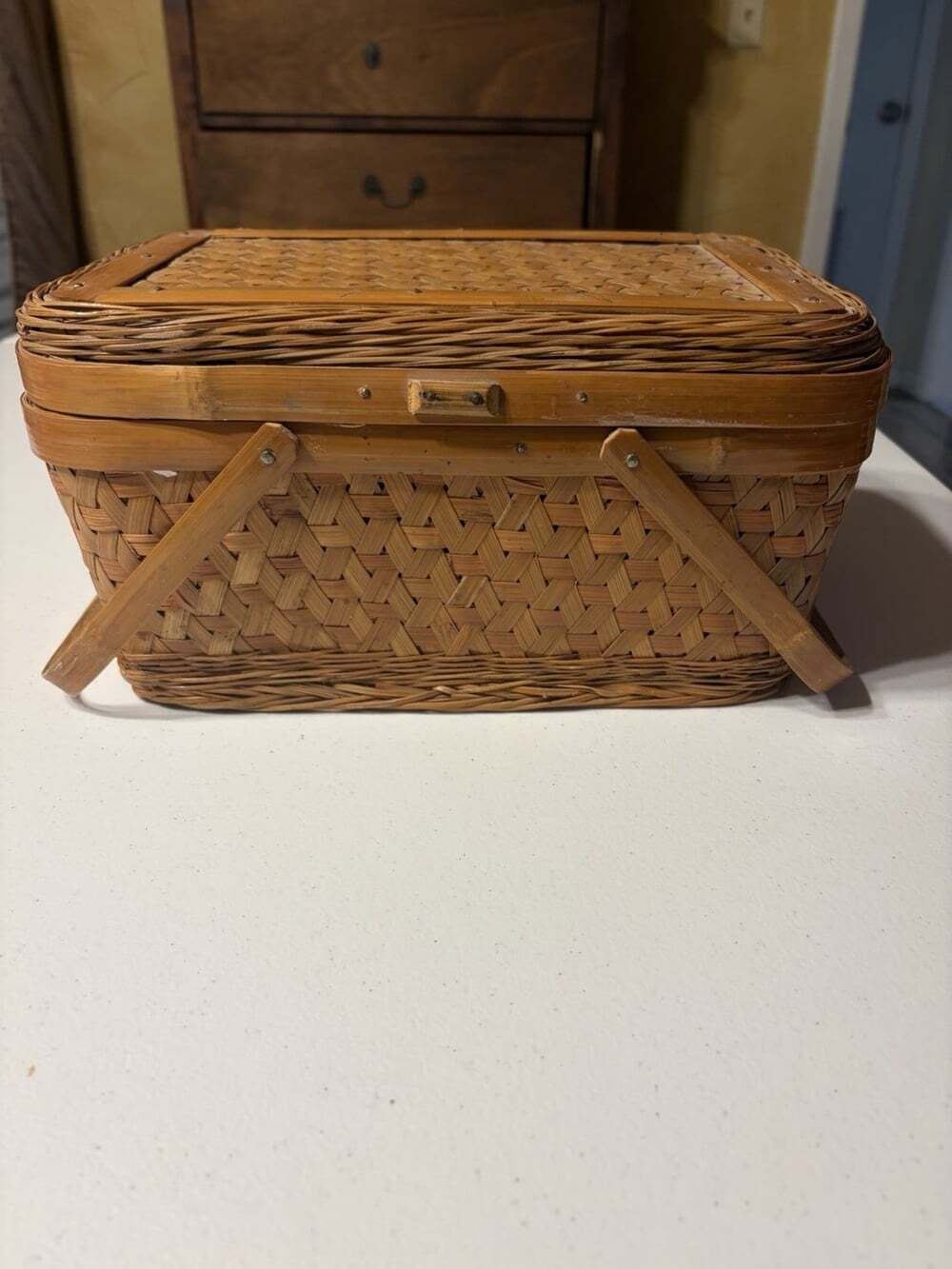 Vintage Woven Bamboo Wicker Picnic Basket Hinged Lid Folding Handles Storage